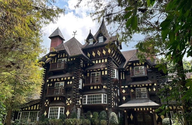 Senboard Manor