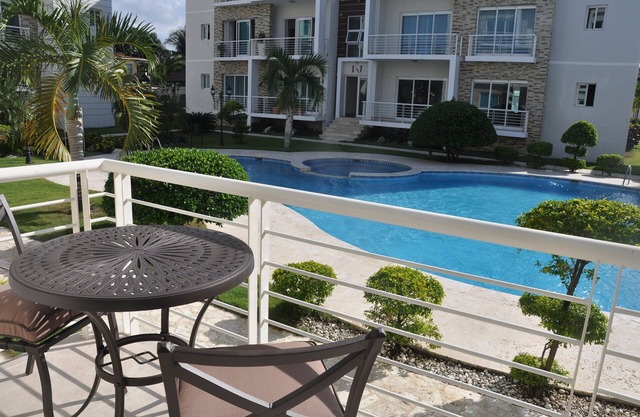 SENIOR SNOWBIRDS - groundfloor 2BD 2BTH condo with pool in central Sosua