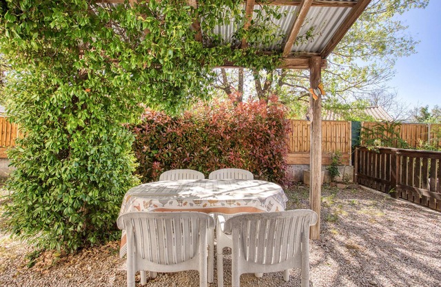 Separate and comfortably furnished vacation apartment in the owner's house.