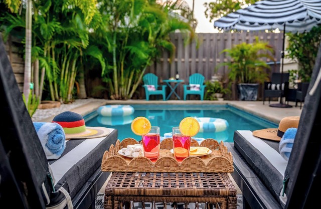 September discount! 15 mins to AMI, saltwater pool