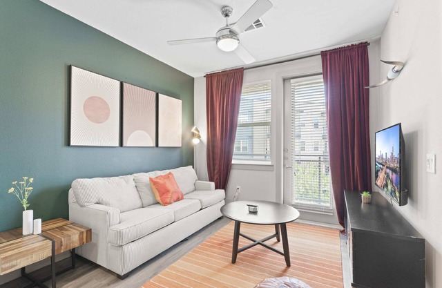 Serene 1BR luxe suite close to DT w/fast WiFi gym