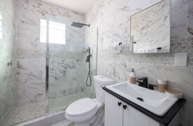 Serene 1BR in Venetian ,WiFi, AC, mins to beach perfect retreat! SJResidences105