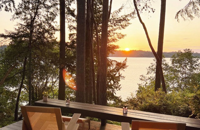 Serene 4BR Mid-Century Oasis w/Spa, Private Beach & Gorgeous Views