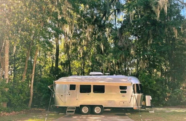 Serene Airstream Midway to Beach and Downtown!