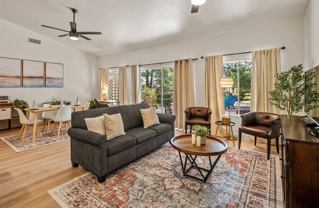 Serene and Comfortable 3bdr Home in Cottonwood! Community Pool & Hot Tub - Cedar
