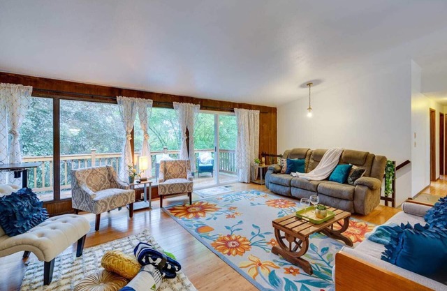 Serene & Cozy Home in Lake Forest Park