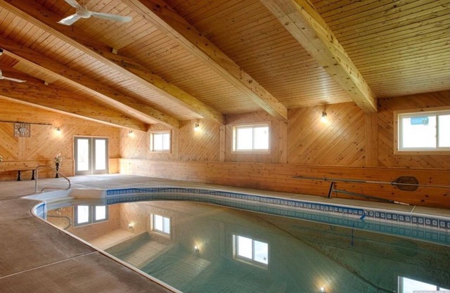 Serene Cozy Vacation House with indoor heating pool