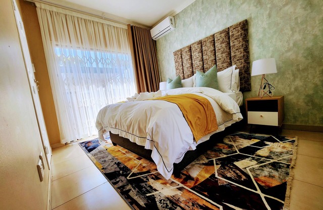 Serene Escape: 1-Bedroom Apartment in Parkmore with Uninterrupted Solar Power