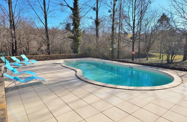 Serene Holiday Home in Cussac with Private Terrace, Barbeque