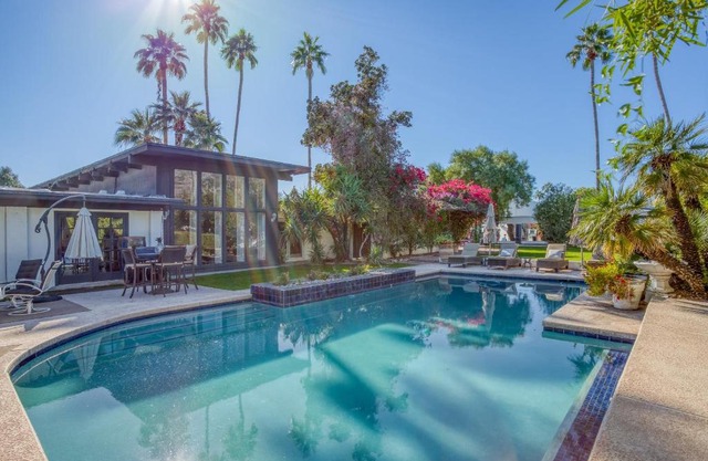 Serene, private getaway in the heart of old town Scottsdale estate