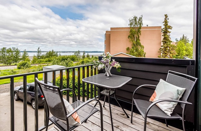 Serene waterfront condo with balcony, full kitchen & washer/dryer - dogs welcome