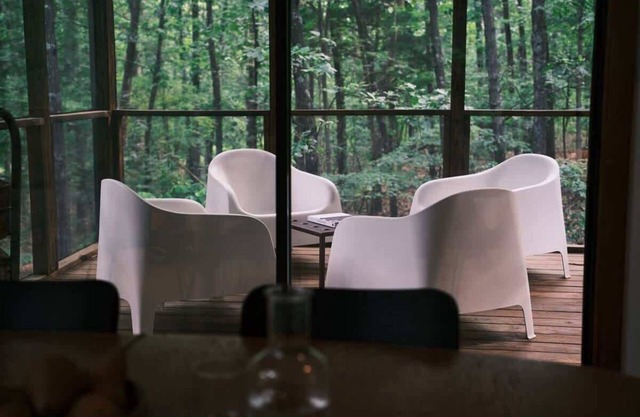 Serene Wooded Oasis, Close to Local Gems