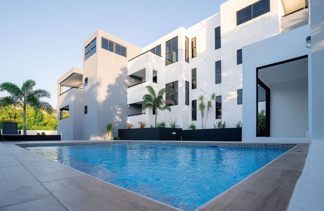 Serenity Haven: Your Ultimate Runaway Bay Escape