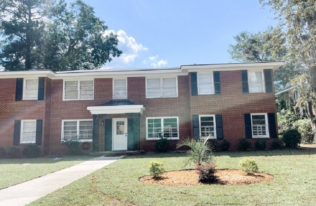 Serenity near Forsyth Park: Timeless 2BR/1BA