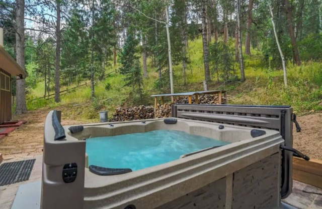 Serenity Pines Hideaway w/HotTub