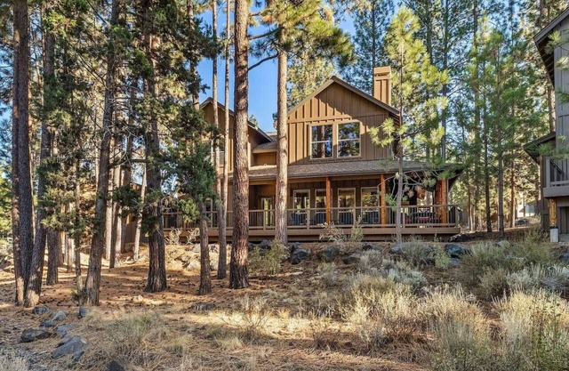 Serenity Retreat: Near Mt. Bachelor with Pool, Spa, River & Outdoor Trails