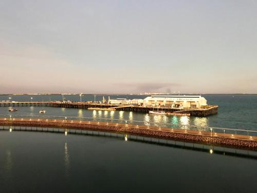 Serenity Short Stays - Sea La Vie - 3brm Penthouse at Darwin Waterfront