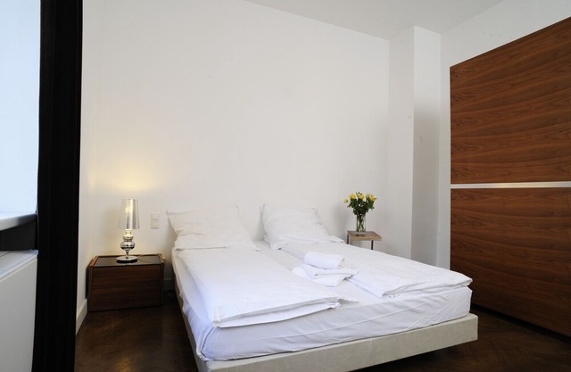 Serviced 2-room apartment m. Fully equipped, / Wifi and cleaning and. Laundry