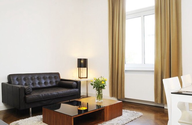 Serviced 2-room apartment m. Fully equipped with WiFi, cleaning, laundry service