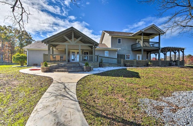Serving Southern Charm at this Clarkesville House!