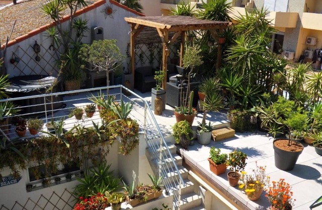SETE NICE TOWNHOUSE 121 m2 2 mn FROM THE BEACH WITH JACUZZI