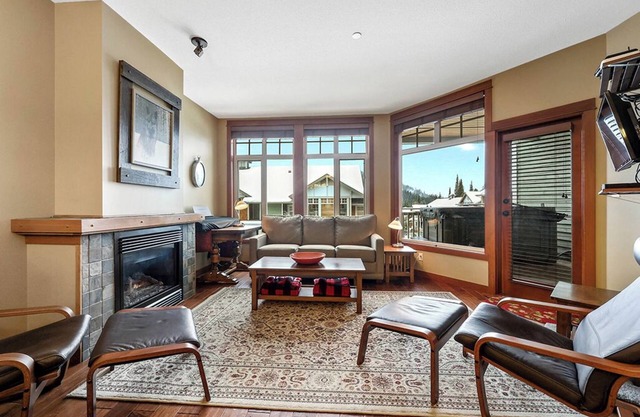 Settler's Crossing 18: Stylish, 2BDRM Condo w/Private Hot Tub