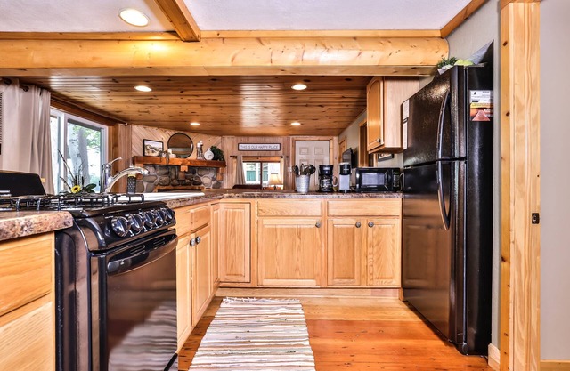 Seven Pines - Lakefront cottage on West Bay of Little Saint Germain Lake