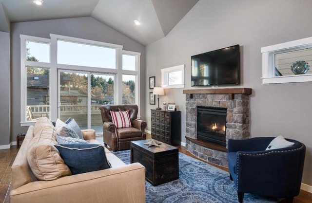 Seven Spruce by AvantStay Cute Cottage w Yard 10 Mins to Tolovana Beach State Park