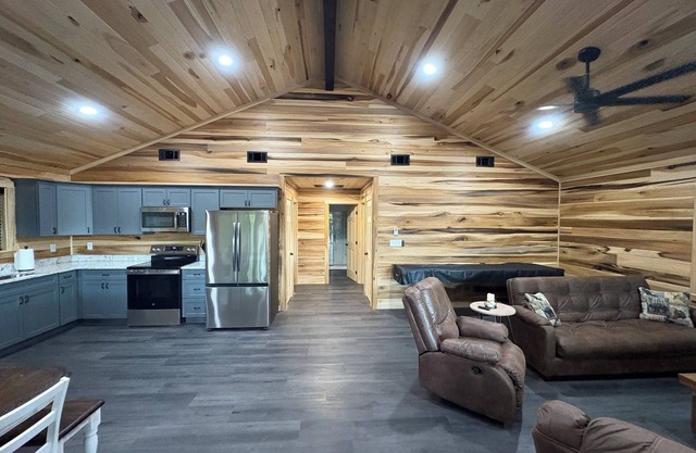 Shady Wayside - Cabin in the woods