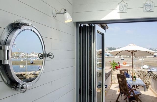 Shaldon Beach Hut 2 - One Bedroom House, Sleeps 4