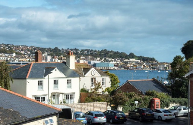 Shaldon Holiday Home, Sleeps 7 with WiFi