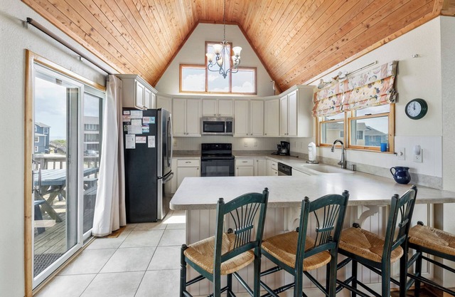 Shannon: Semi-Oceanfront | Shared Pool Access