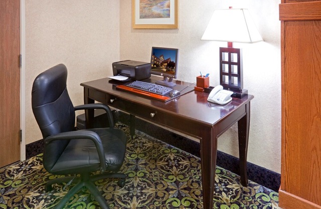 Shared Pool & Hot Tub. Free Breakfast. Near Texas Tech University & University Medical Center.