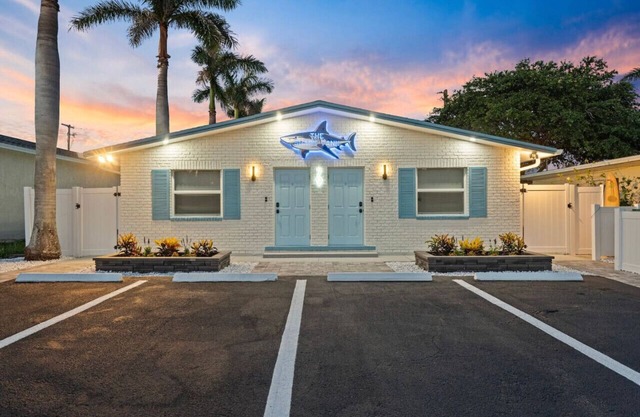 Shark Tank Cocoa Beach 4 2BR Units 8BR Total Each Sleeps 5 Walk to Beach