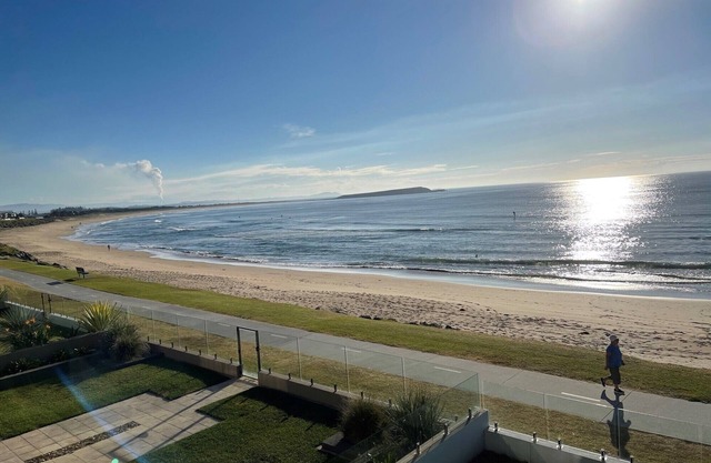 Shellharbour Waves - Amazing Beach Front Views