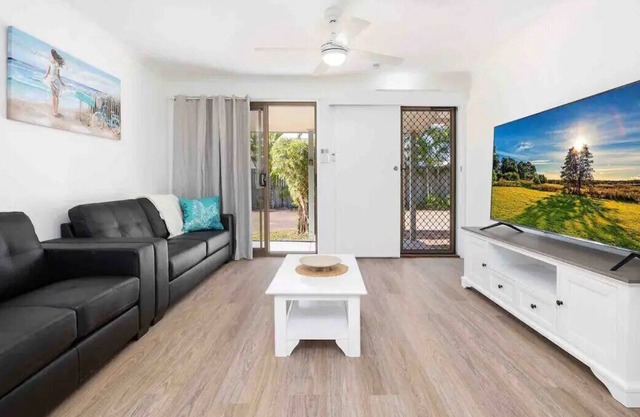 Shelly Beach Stay! Pet friendly 300m to Shelly Beach