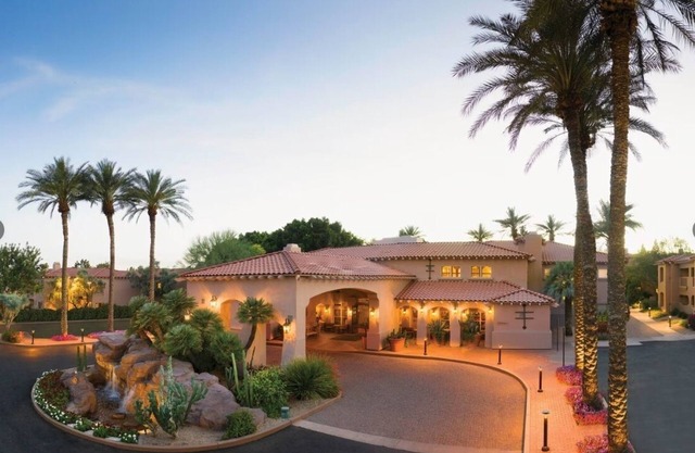 Sheraton Desert Oasis Resort 1 BR Villa - 12 min. walk to TPC golf Feb 6 - Feb 9