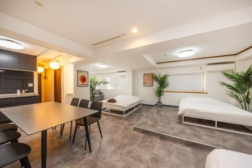 Shinjuku 13 min Up to 8 people 60 sqm Full renovation Roppongi and Tsukiji direct access Family group 7 min to Ochiai Minami Nagasaki Station