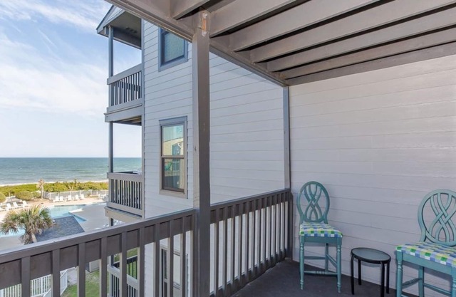 Shipwatch Villa 1318 - Oceanfront condo - swimming pool!