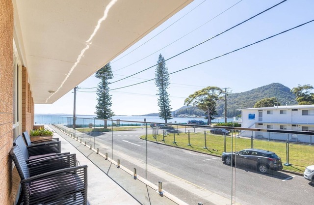 Shoal Towers, unit 1 11 Shoal Bay Road - fantastic unit across the road from beach with Wi-Fi