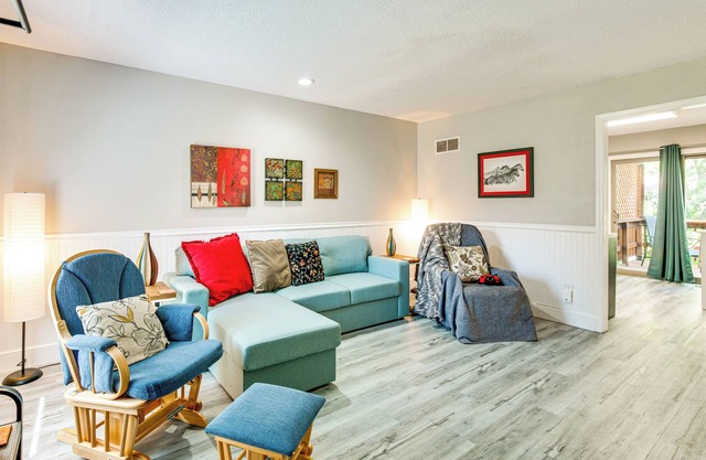 Shop, Dine & Unwind: Walkable Overland Park Home