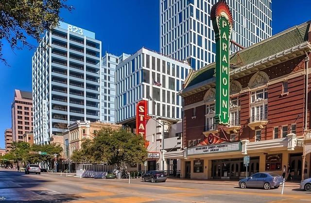 Short Drive to Darrell K Royal–Texas Memorial Stadium, FREE Parking, Pool!