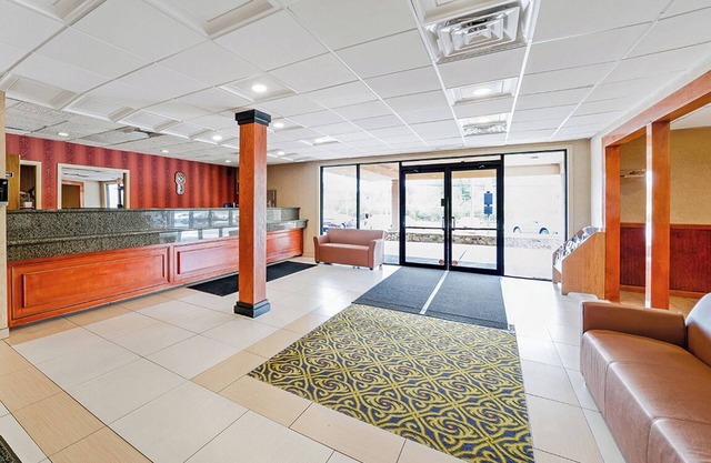 Short Walk to Gillette Stadium, 4 Spacious Units with FREE Parking, FREE Bfast!