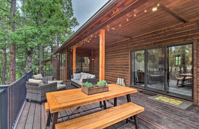 Show Low 'A-to-Z Cabin' with Deck & Gas Grill!
