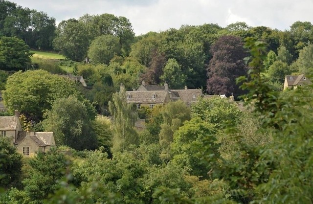 SHROVE, character holiday cottage, with pool in Chedworth