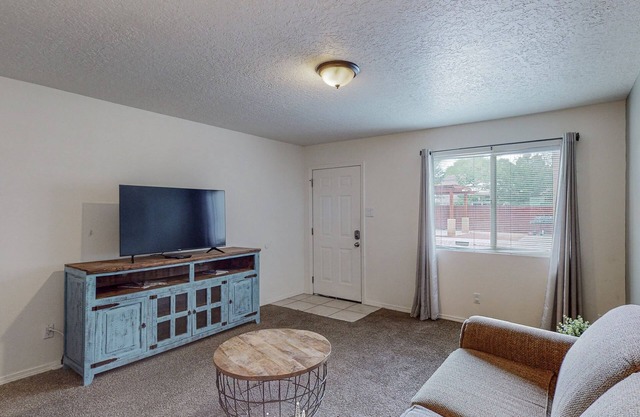 Sienna Square, 2 QB, 1 BA, WIFI, Near Old Town