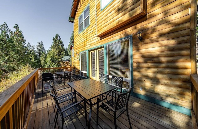 Sierra Pines Villa~5BR~Mins to Lake~Game Room