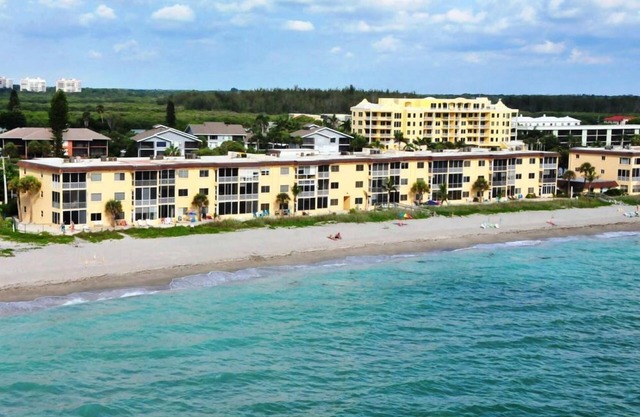 Siesta Key - Gulf-Front Retreat - 2 BR – Free Boat Docks - Upscale