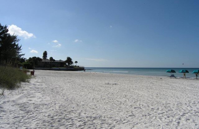 SIESTA SANDS BEACH RESORT - Beachfront Condo complex on Crescent Beach - 1BR