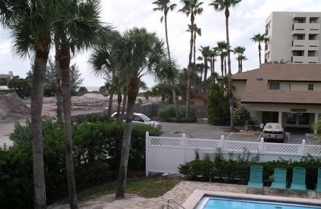 SIESTA SANDS BEACH RESORT - Beachfront Condo complex on Crescent Beach - 1BR